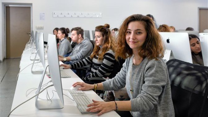 Halkla İlişkiler ve Reklamcılık bölümünün önü açık mı sizce?