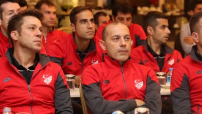 Ülkemizdeki futbol hakemlerinin maç yönetimini nasıl buluyorsunuz?