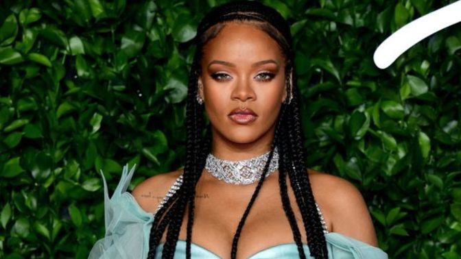 Rihanna dinlemenin modası geçti mi?