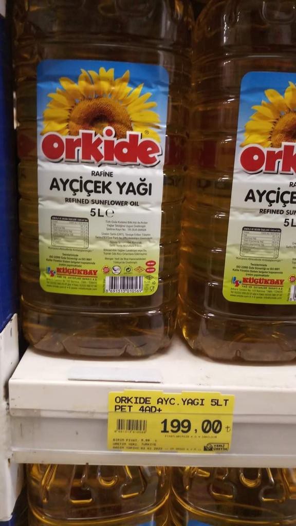 Koca koca zincir marketler, ayçiçek yağlarını milletin gözü önünde depolara kaldırıyor ayçiçek yag almak için kuyrukta insanlar ?