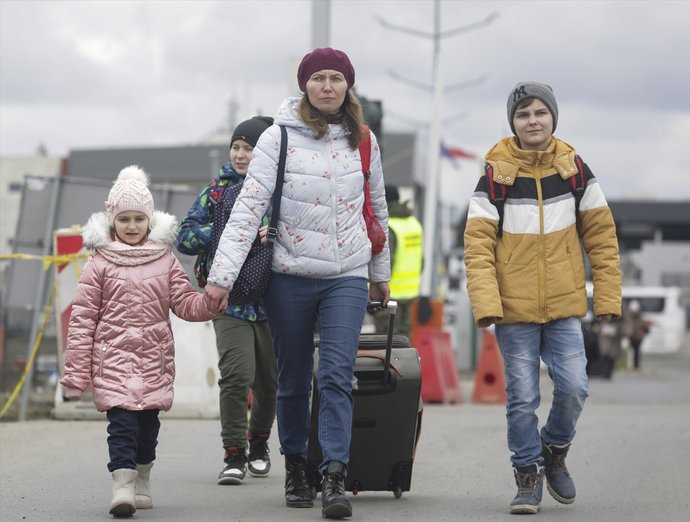 En az 1 milyon 368 bin Ukraynali mülteciler AB ülkelerine giris yapmis ne düsünüyorsunuz?