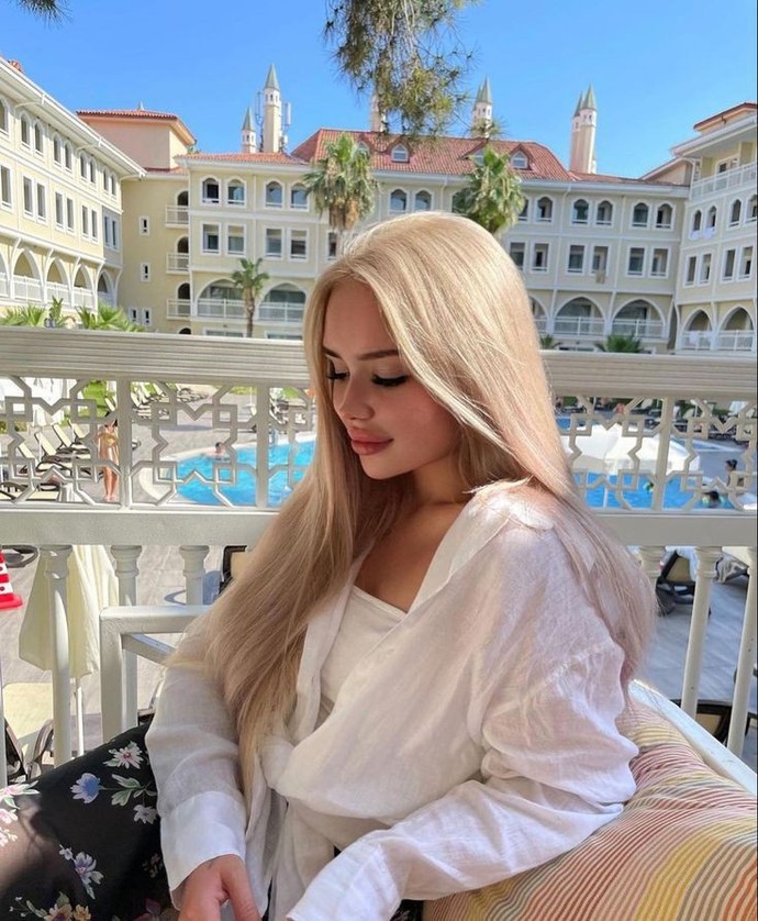 Blond