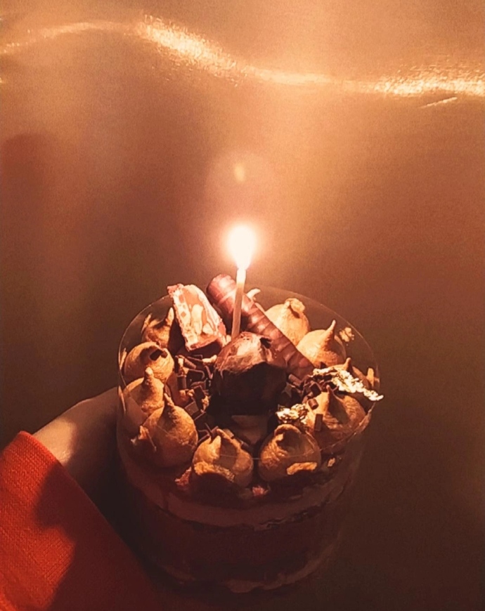 Gece 12de annemin odama dalarak yaptığı süpprüzz amaa artık yok çünküm yedim😋