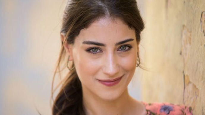 Ahmet Hakan, Hazal Kayanın oyunculuğundan nefret ediyorum dedi! Hazal Kayayı beğeniyor musunuz?
