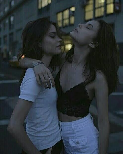 Eşcinsel arkadaşın sana aşık olduğunu itiraf etse ne yaparsın?