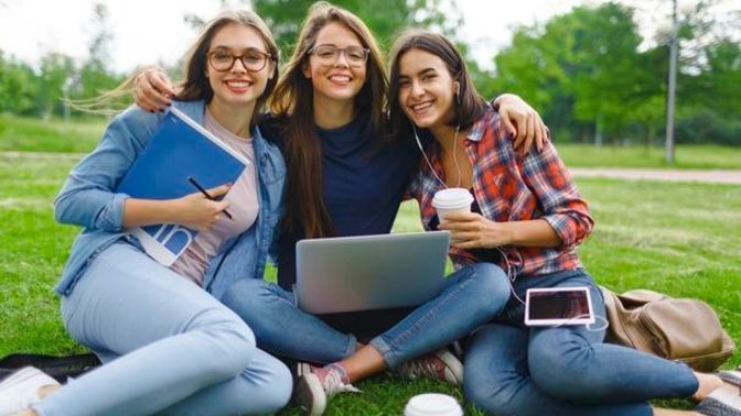 Sizce bir kadın için regl olunabilecek en sıkıntılı ortam neresidir?