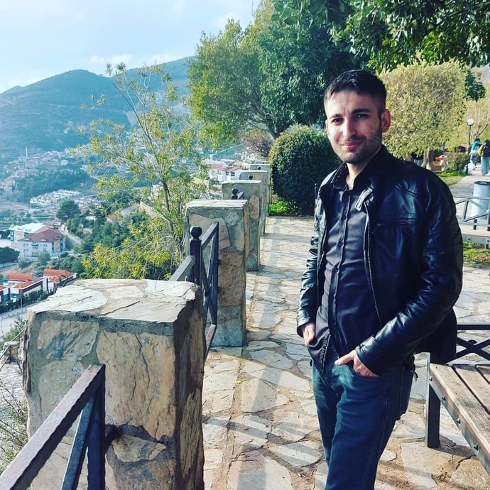 Kızlar size nasıl bir makyaj yakıştığını, erkekler size de nasıl bir sakal yakıştığını söyleyim mi?