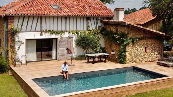 Ev ve otellere para vermek yerine Airbnb evlerinde kalmak daha mantıklı değil mi?