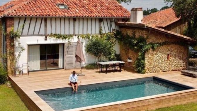 Ev ve otellere para vermek yerine Airbnb evlerinde kalmak daha mantıklı değil mi?
