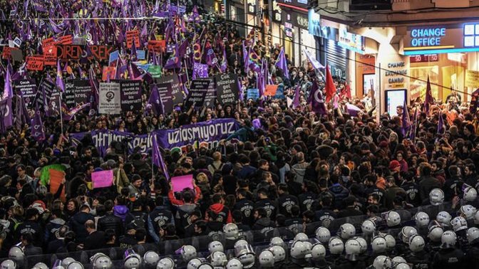 8 Mart'ta Taksim, kadınlara yine yasak! Kadınlar 8 Mart'ı Taksim'de kutlamalı mı?