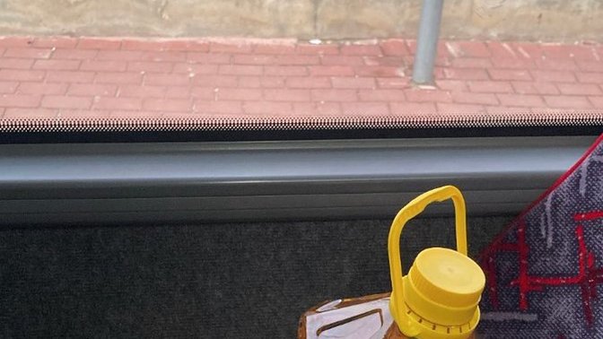 Otobüste cam kenarına mı yoksa diğer tarafa mı oturmayı tercih edersiniz?