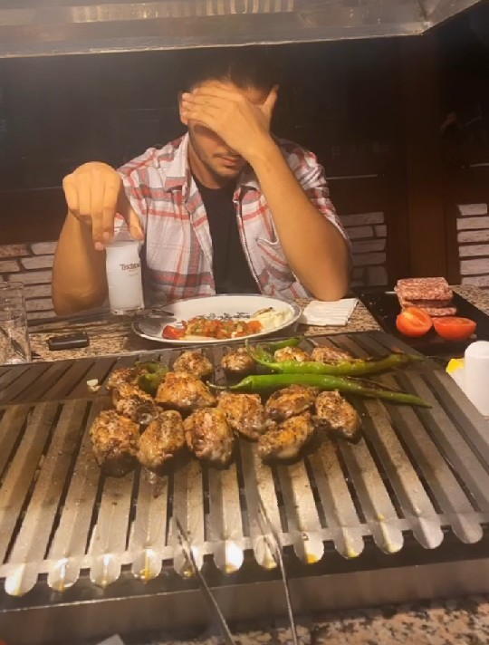 Aynı anda 15 kızla konuşmayan erkekler ne yapıyor :D?