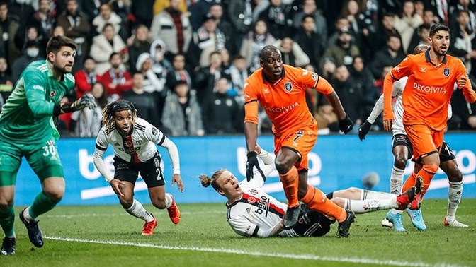 Beşiktaş 2 - 2 Başakşehir: Konuk takım üçüncü sıraya yükseldi! Maçı nasıl buldunuz?