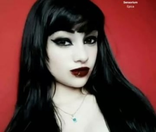 Gotic makyajlı kızlar korkutucu mu?