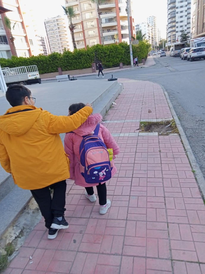 Sabahın köründe okula çocuk bırakmak çekilir dert mi 🤣?