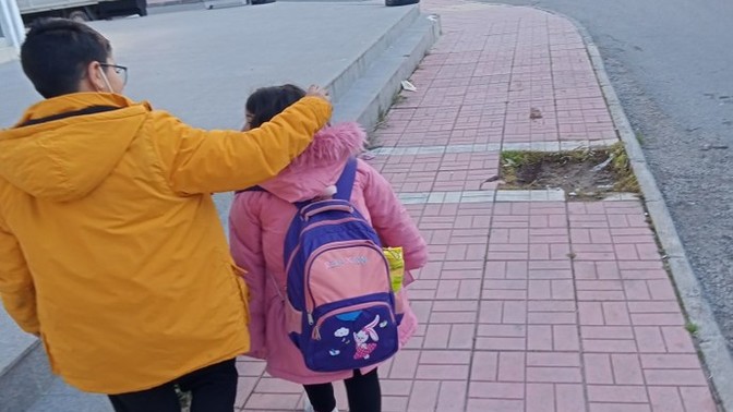 Sabahın köründe okula çocuk bırakmak çekilir dert mi 🤣?
