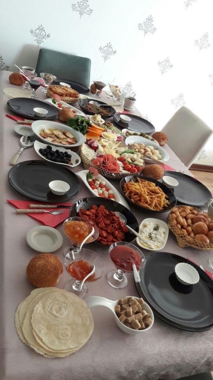 Bugün çok önemli misafirlerim var, masam nasıl olmuş?