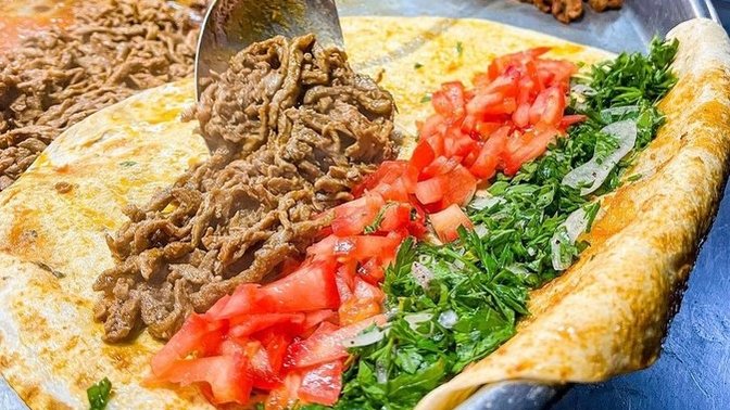 Tantuni ekmek arası mı yenir yoksa lavaş arası mı?
