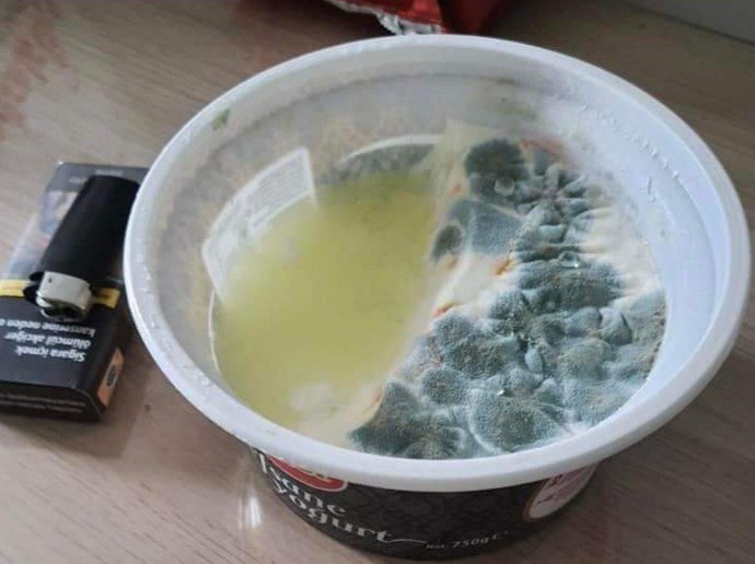 Aranızda gıda mühendisi var mı , üstünü sıyırsam yenimi bu?