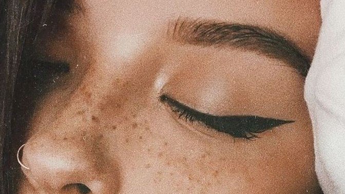Makyaj yaparken doğru eyeliner çekmek gibi başka zor olan ne var?