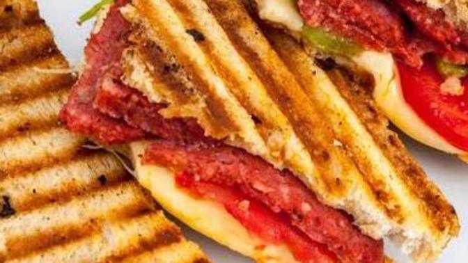 Kahvaltıda tost yer misiniz, en çok neli tost seversiniz 💫?
