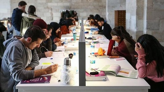Üniversite arkadaşlıkları daha mı kalıcı oluyor?