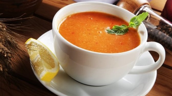 Mercimek çorbasına et suyu mu daha çok yakışıyor, tavuk suyu mu?