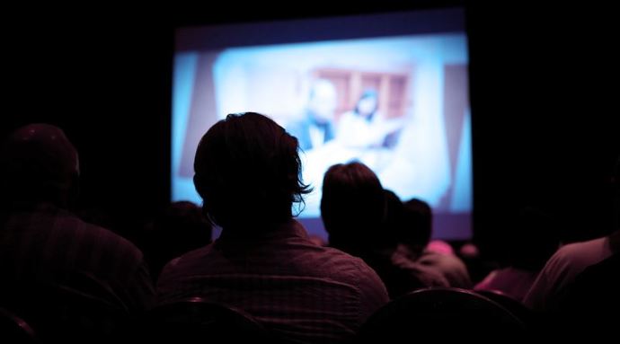 Sürekli film izliyor diye kendini kültürlü sananlar hakkında ne düşünüyorsunuz?