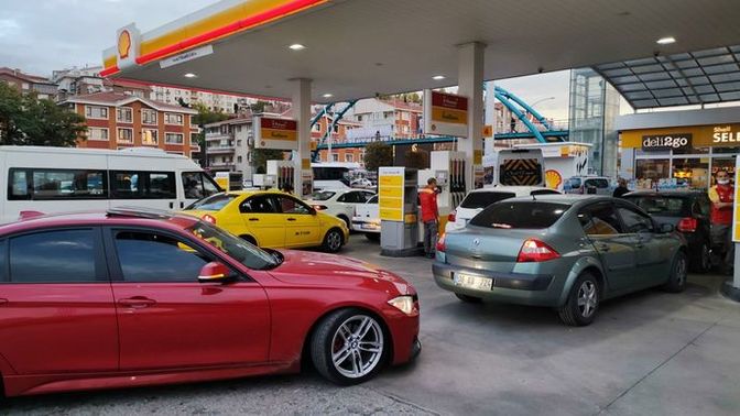 Akaryakıta yine zam: Motorin 25 lirayı geçti! Zamlardan endişe ediyor musun?