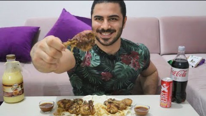 İnsan içinde yemek yerken kendiniz gibi misiniz?