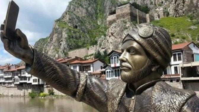 Heykelin çizilseydi heykelinin elinde hangi eşya olurdu?
