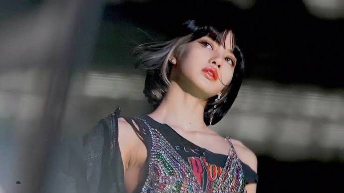 Lisa'nın bu saç modeli çok güzel