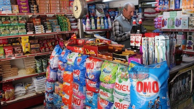 Mahalle bakkalından hala alışveriş yapan var mı?