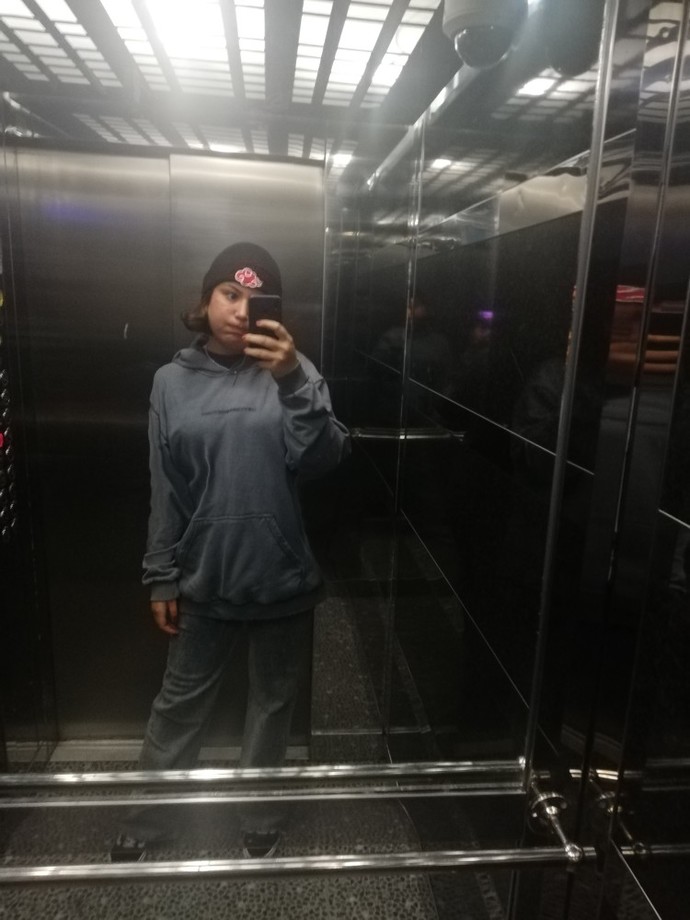 Pantolon ile sweatshirt rengi çok kötü mü duruyor?