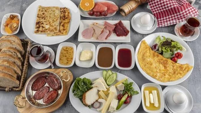 Kahvaltı sofrasında o olmazsa bir tadı olmaz dediğiniz bir yiyecek var mı?