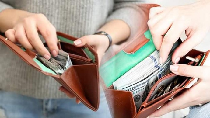 Evlisiz ve eşiniz sizden habersiz cuzdaninizdan para aliyor ne düşünürsünüz?