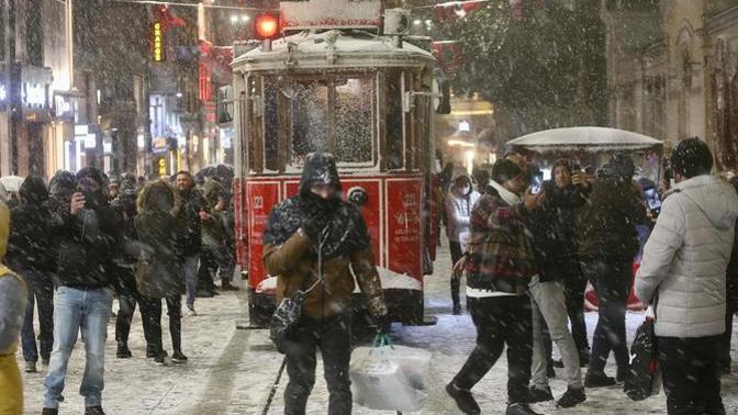 Kar yağınca yollarda kar birikir. Buna niye şaşırıyoruz?
