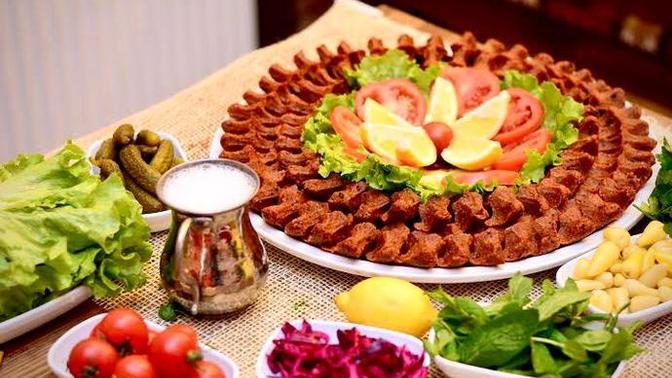 Çiğ köfteyi etli mi seversiniz, etsiz mi?