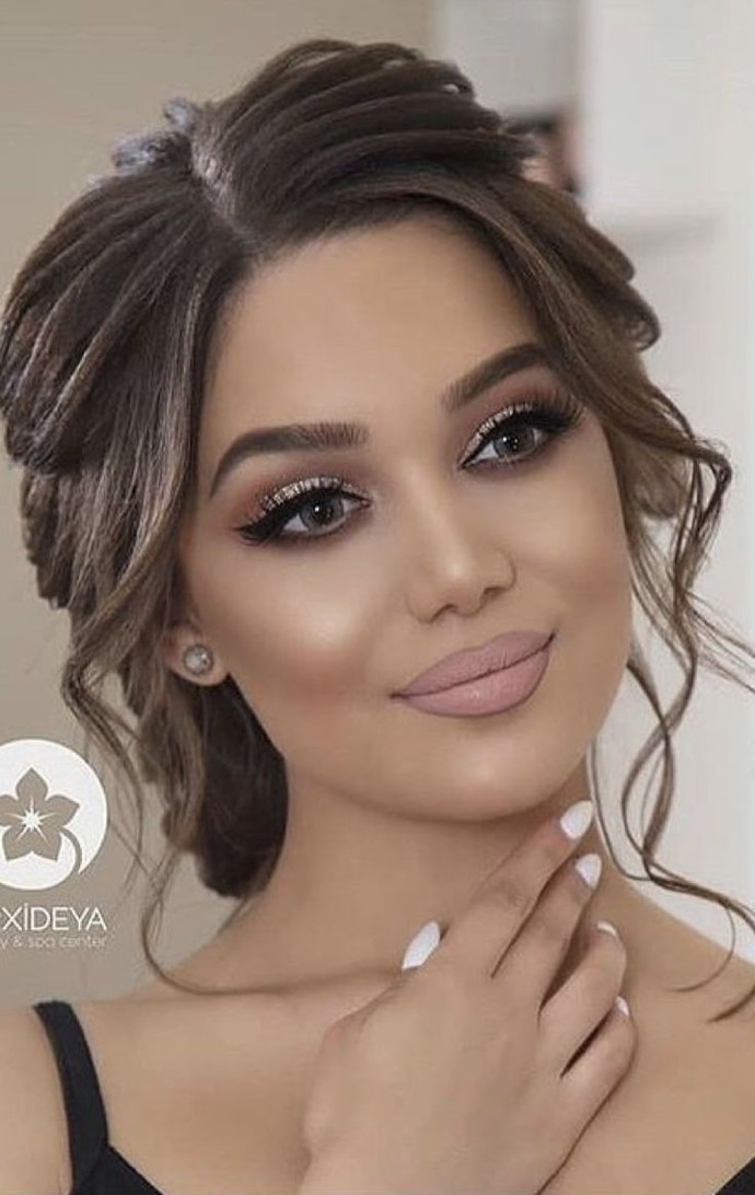 Nikah elbisem için nasıl saç makyaj uygun sizce?