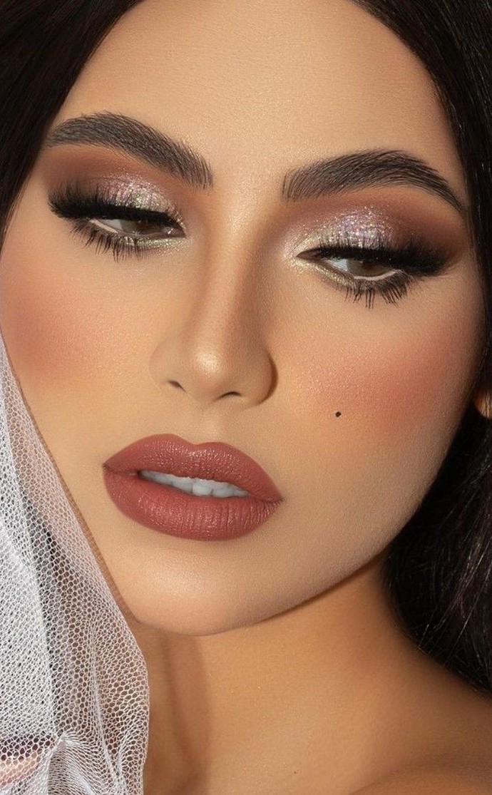 Nikah elbisem için nasıl saç makyaj uygun sizce?