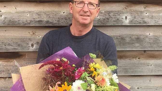 Erkek adama çiçek hediye edilir mi?