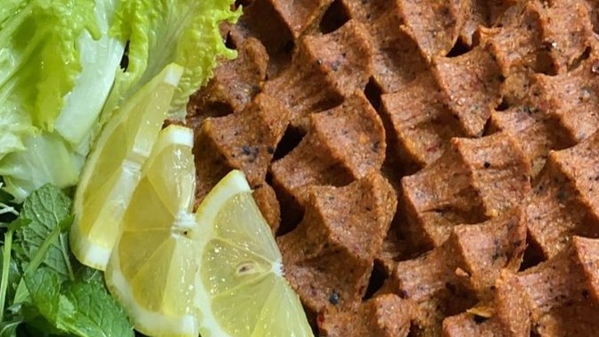Çiğköfteye nar ekşisi mi yoksa limon mu daha çok yakışıyor?
