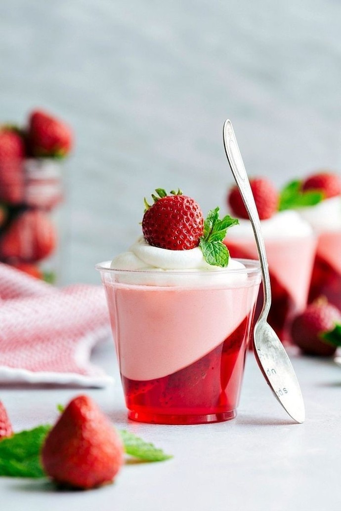 Çilekli puding sever misin?