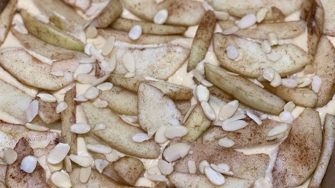 Elmalı pastam pişiyor, çok heyecanlıyım, hamaratlığıma kaç puan veriyorsunuz?