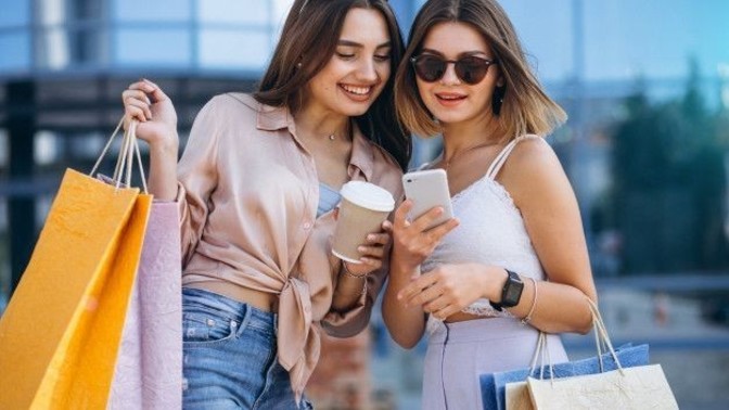 Alışverişte arkadaşınızın çok beğendiği bir ürünü onun için satın alıp hediye ettiğiniz oldu mu?