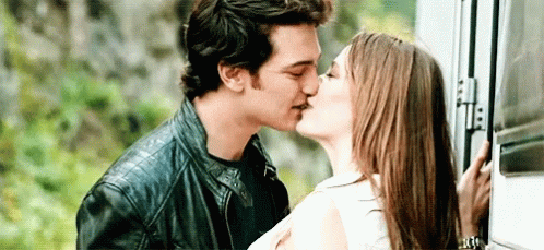 Öpüşmek sizce sadece seksüel bir eylem midir, başka anlamları da var mıdır?
