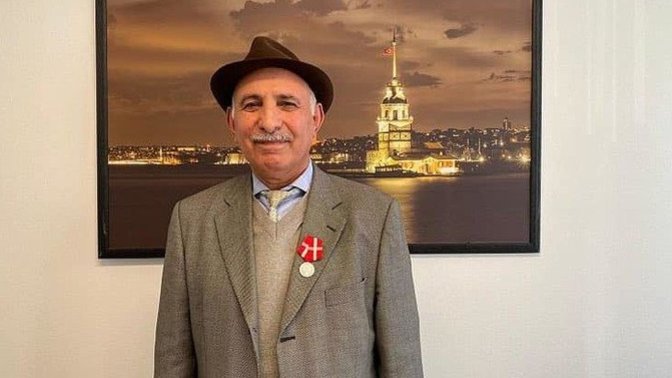 Danimarka'da 41 yıl aralıksız çalışan Türk işçisine kraliyet madalyası takıldı. Sizce bizim işçilere de madalya takılmalı mı?