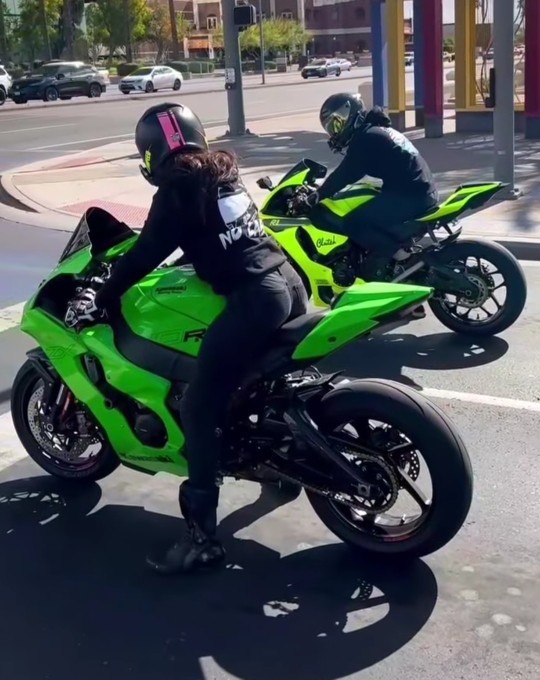 Beyler, motorsiklet tutkunu olan bir kadınla çıkar mısınız?