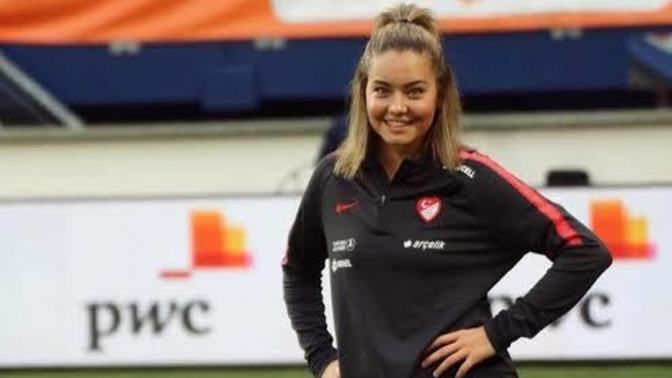 Bir kadının futbolcu olması ekstra iticilik mi yoksa ekstra çekicilik mi sağlar?
