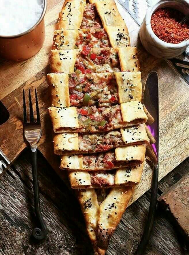 Pide çatalla mı yenir, yoksa el ile mi?